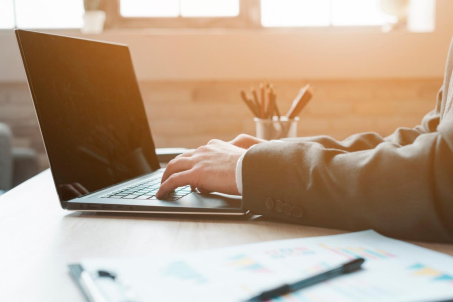 Développement progressif des habitudes financières avec suivi personnalisé
